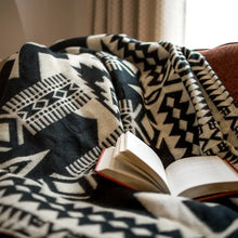 Load image into Gallery viewer, Awa Blanket - Natural / Black