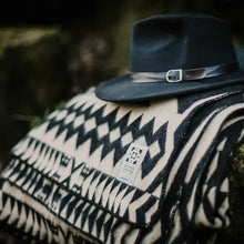 Load image into Gallery viewer, Awa Blanket - Natural / Black
