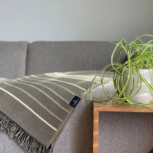 Load image into Gallery viewer, Equinoccio Throw - Cedar Brown