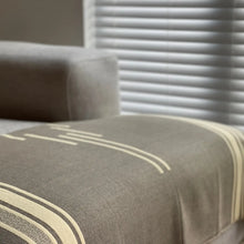 Load image into Gallery viewer, Equinoccio Throw - Cedar Brown