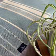 Load image into Gallery viewer, Equinoccio Throw - Mint / Natural