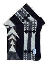 Load image into Gallery viewer, Loja Blanket - Natural / Black - Beyond Borders