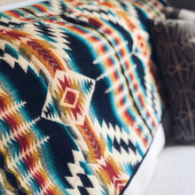 Load image into Gallery viewer, Secoya Blanket - Northern Lights