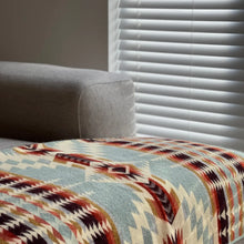 Load image into Gallery viewer, Secoya Throw - Vibrant Mint